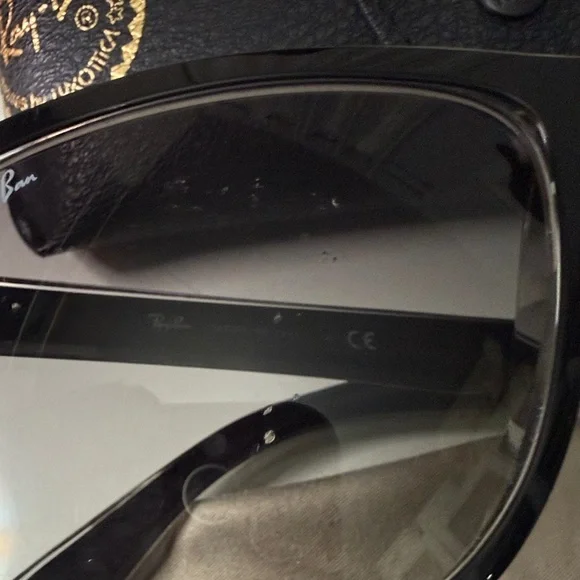 Ray-Ban Black Frame with Gray Lenses Sunglasses - Picture 3 of 4